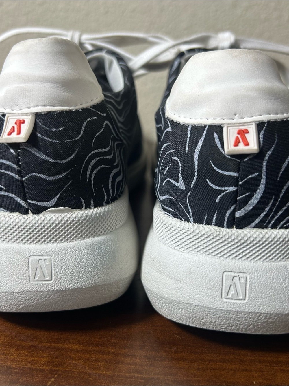Arcopedico Sneakers Size EU 37 US 6.5 Black & White L76 Patterned Waves Casual - Picture 3 of 9
